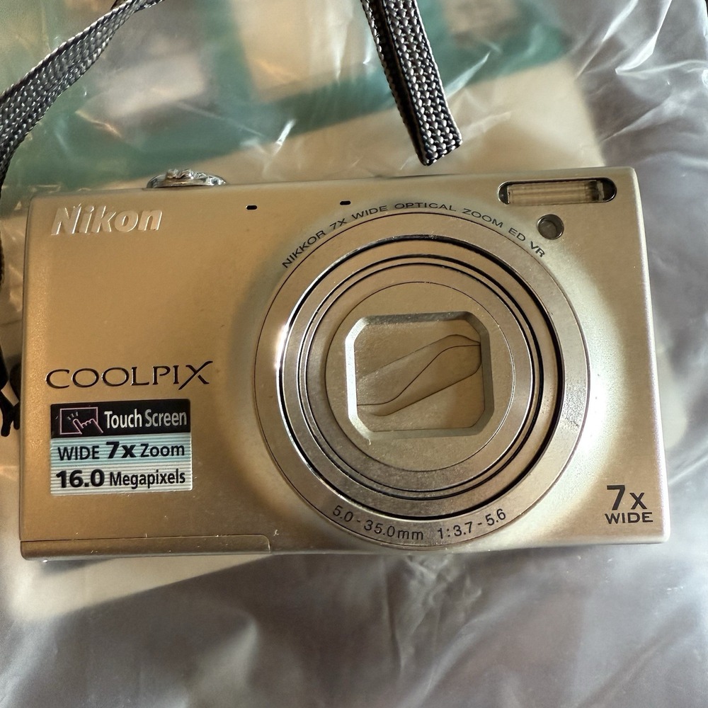Nikon COOLPIX S6100 16.0MP Silver Digital Camera Bundle wUSBcharger Software - Picture 10 of 11